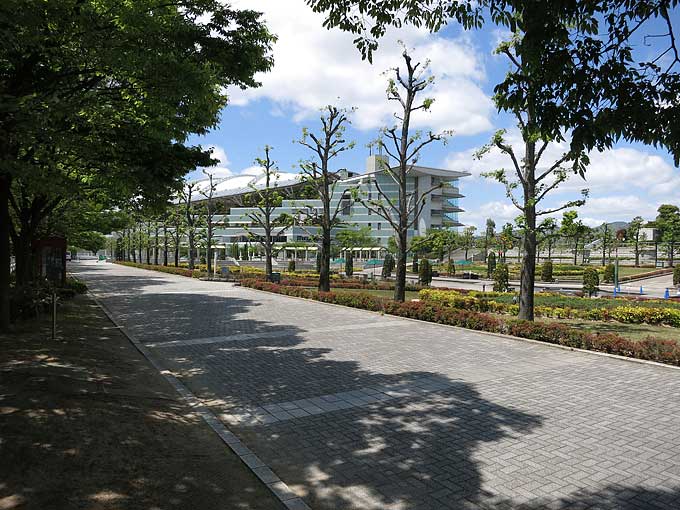 阪神競馬場・公園通路